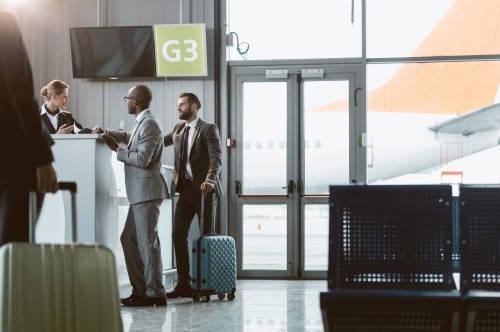 atencion pasajeros azafata de vuelo